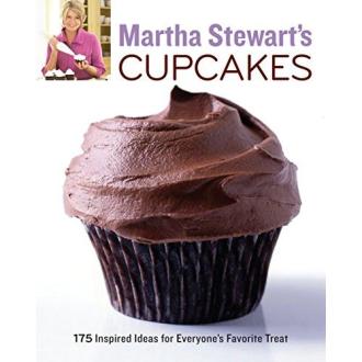 Livre Martha Stewart's Cupcakes : recettes alléchantes, décorations créatives, référence mondiale en pâtisserie.