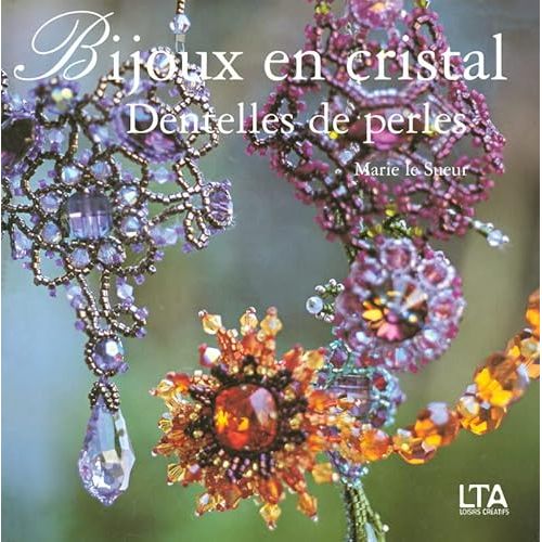 Livre de création de bijoux avec perles et dentelle, modèles uniques.