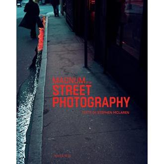 Livre Magnum et street photography, art narratif et scènes urbaines capturées par photographes célèbres de l'agence Magnum.