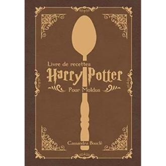 Livre de recettes Harry Potter pour Moldus avec cuisine magique et illustrations inspirées de l'univers de J.K. Rowling.