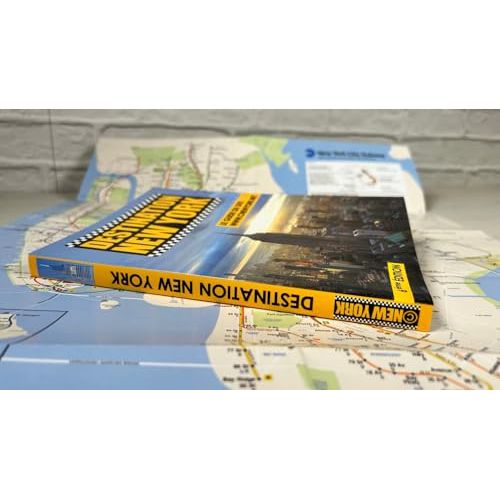Guide de voyage Destination New York avec des cartes détachables et conseils pour explorer les boutiques et restaurants emblématiques de la ville.