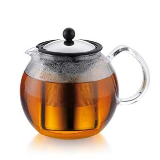 Théière à piston Bodum, idéale pour une infusion contrôlée et un thé riche en arômes naturels.