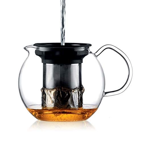 Théière à piston Bodum, idéale pour une infusion contrôlée et un thé riche en arômes naturels.