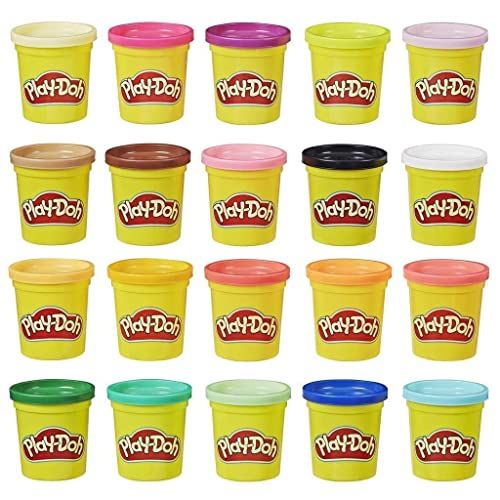 Enfant découvrant 20 pots de Play-Doh colorés pour créativité et art