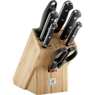 Ensemble de couteaux de chef professionnels ZWILLING présentés dans un bloc en bois