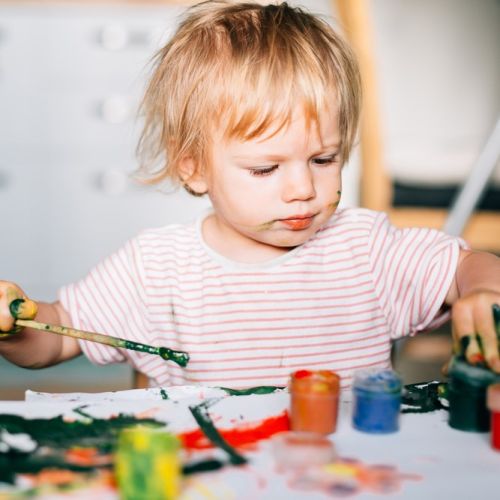 Gouache Giotto be-bè pour bébé, peinture non-toxique, flacons colorés éco-responsables, idéal pour créativité des enfants.