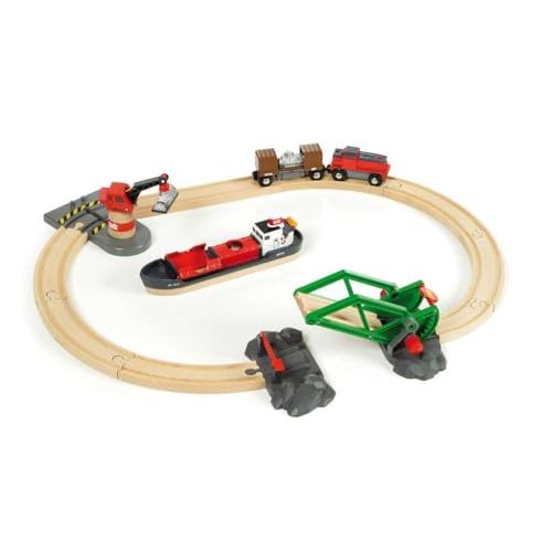 Circuit de train en bois Brio Portuaire avec pont levant et grue magnétique pour développement créatif et éducatif des enfants.