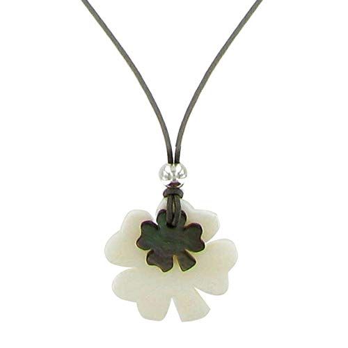 Collier en nacre pour femme de 25 ans : symbole d'amour et d'immortalité