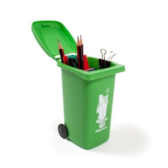 Une poubelle ? Non, un pot à crayons !