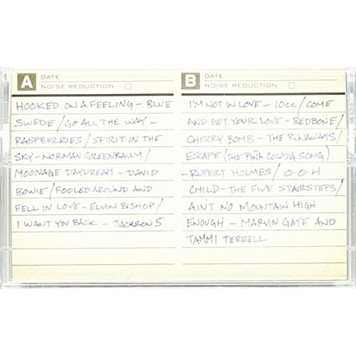 Cassette Awesome Mix des Gardiens de la Galaxie, cadeau nostalgique pour fans de musique des années 70 et cinéma culte.