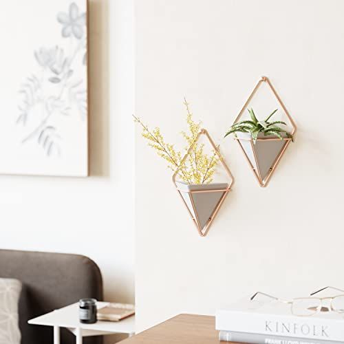 Set de 2 pots suspendus Umbra au design géométrique moderne pour décorer maison et bureau avec plantes ou organiser de petits objets.
