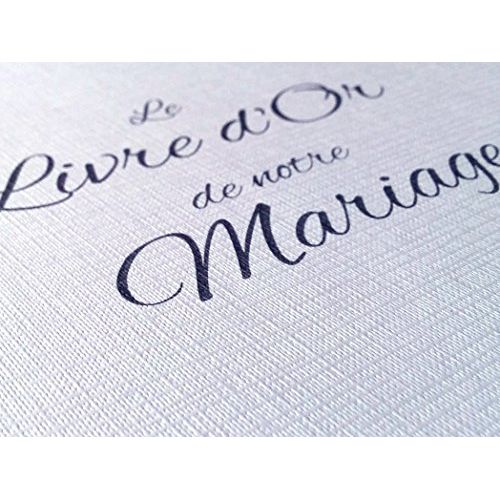 Livre d'or mariage vintage avec couverture matelassée et pages épaisses pour photos et messages personnalisés.