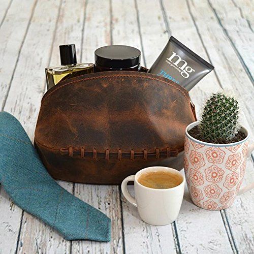 Trousse de toilette en cuir véritable, design ballon de rugby, cadeau unique et élégant pour amateurs de rugby et voyageurs.