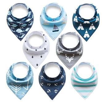 Un lot de 8 bavoirs de style bandana