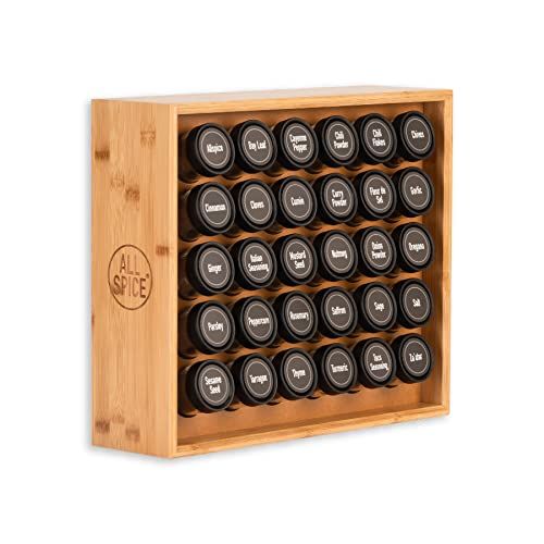 Étagère à épices en bois massif AllSpice, chic et pratique, idéale pour passionnés de cuisine, organise 30 pots en verre avec étiquettes incluses.