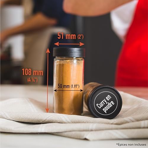 Étagère à épices en bois massif AllSpice, chic et pratique, idéale pour passionnés de cuisine, organise 30 pots en verre avec étiquettes incluses.