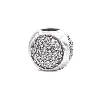 Bijou Drop Pandora en argent sterling orné de zircons cubiques, cadeau élégant et intemporel pour bracelet, idéal pour célébrations spéciales.