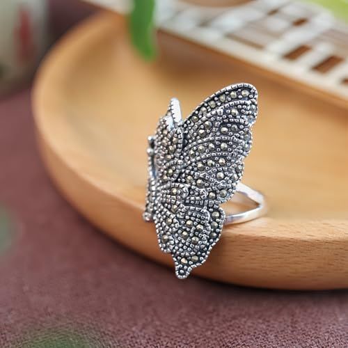 Bague Argent Marcassite pour femme - Design élégant avec cristaux de marcassite et coffret-cadeau luxueux - Idée cadeau parfaite pour les femmes sophistiquées.