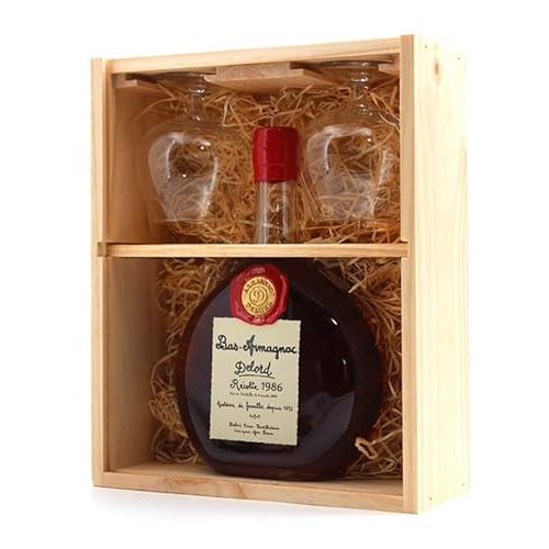 Coffret Armagnac Delord avec deux verres de dégustation en bois élégant pour amateurs d'alcool raffiné