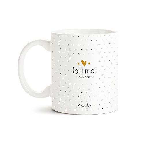 Une jolie tasse féminine pour prendre le chocolat chaud