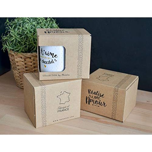 Une jolie tasse féminine pour prendre le chocolat chaud