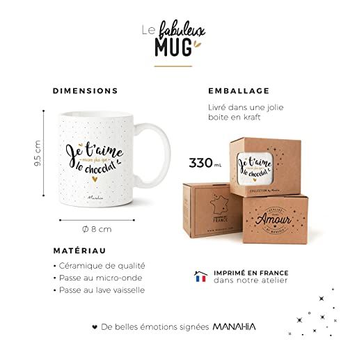 Une jolie tasse féminine pour prendre le chocolat chaud