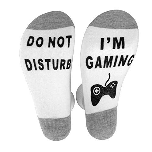 Chaussettes humoristiques 'Do not disturb, I'm gaming' pour gamers.