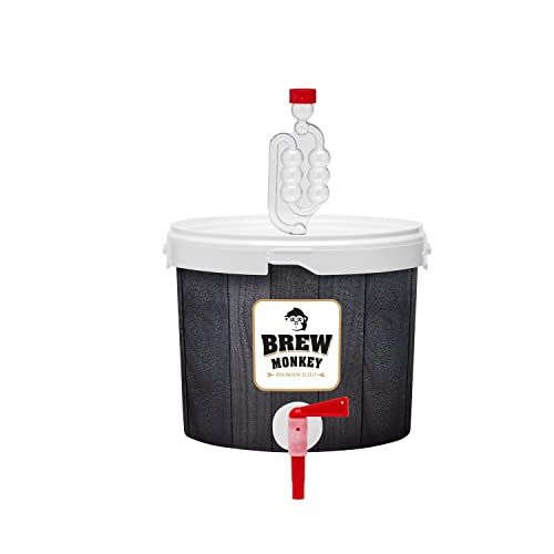 Kit brassage bière Brew Monkey complet pour débutants et passionnés avec seau fermentation et ingrédients.