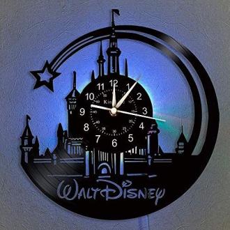 Horloge murale Disney avec château illuminé en LED modulables, parfait cadeau déco silencieux pour fans, 30x30 cm, ambiance magique.