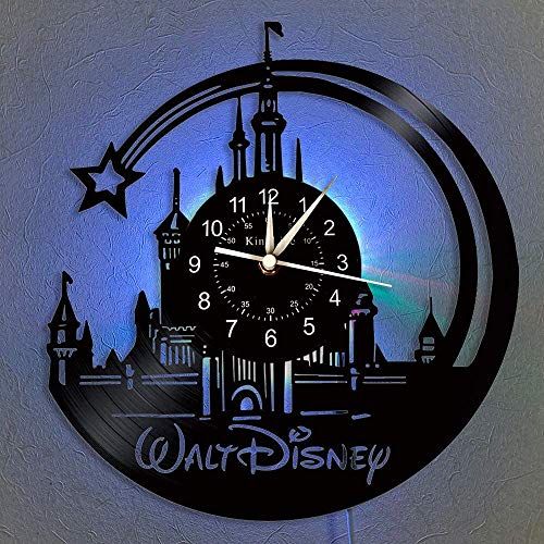 Horloge murale Disney avec château illuminé en LED modulables, parfait cadeau déco silencieux pour fans, 30x30 cm, ambiance magique.