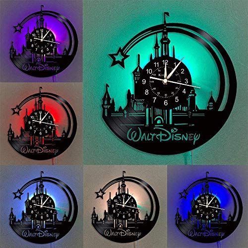Horloge murale Disney avec château illuminé en LED modulables, parfait cadeau déco silencieux pour fans, 30x30 cm, ambiance magique.