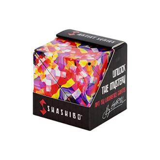 Cube anti-stress aimanté Shashibo transformable en 70 formes avec design artistique et éducatif.