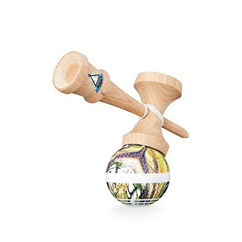 Kendama en bois traditionnel japonais pour l'apprentissage de la dextérité et la concentration.