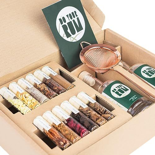 Coffret pour réaliser son propre rhum avec bouteilles, recettes et accessoires.