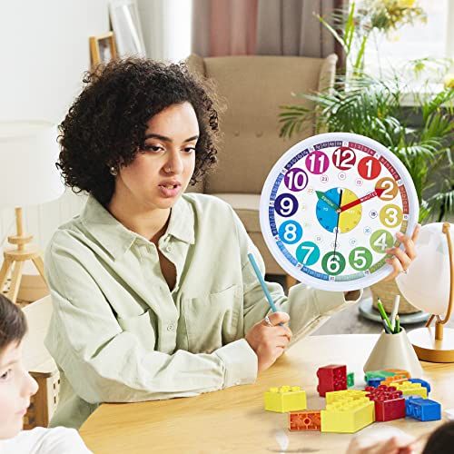 Horloge enfant silencieuse avec chiffres colorés pour apprentissage ludique
