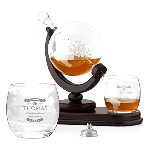 Carafe à whisky globe élégante avec voilier et gravure personnalisable, idéale pour amateurs de spiritueux.