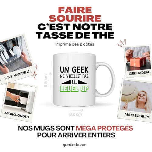Tasse geek en céramique avec message humoristique Un geek ne vieillit pas, il level up, parfaite pour amateurs de jeux vidéo, résistant micro-ondes et lave-vaisselle.