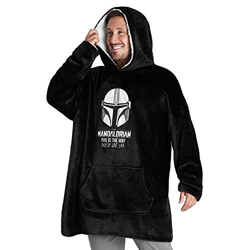 Sweat polaire The Mandalorian confortable pour fans de Star Wars férus de mode geek.