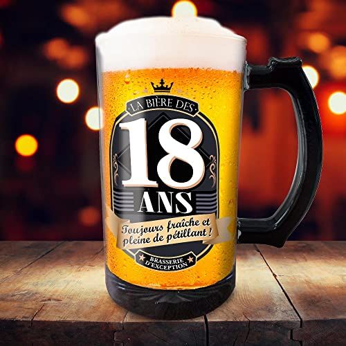 Chope à bière humoristique en verre 50 cl pour les 18 ans, cadeau fun et mémorable pour célébrer la majorité.