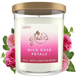Une bougie parfumée à la vanille, à la rose ou anti-tabac