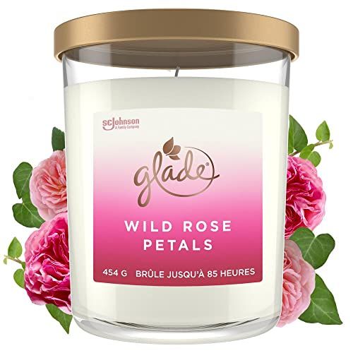 Une bougie parfumée à la vanille, à la rose ou anti-tabac