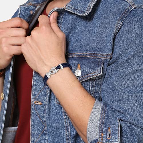 Bracelet cuir bleu marine double-tour Tommy Hilfiger pour homme avec fermoir acier inoxydable et drapeau emblématique.