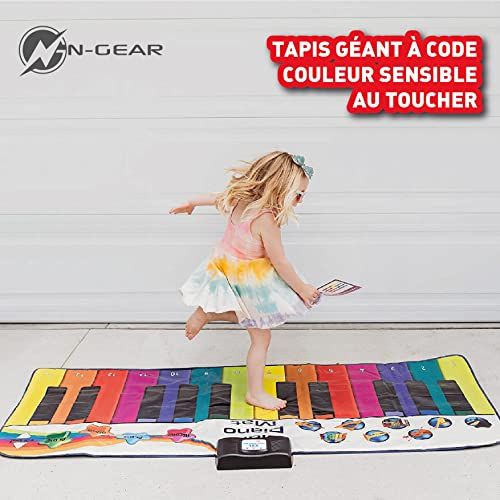 Enfant s'amusant sur piano de sol géant N-Gear coloré et interactif