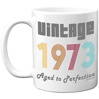 Mug vintage 1973 en céramique, cadeau d'anniversaire rétro et personnalisé.