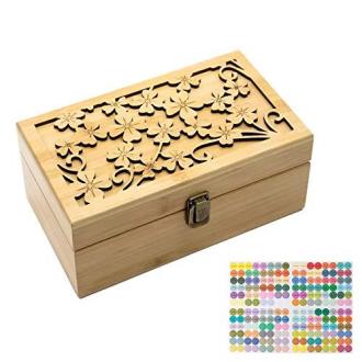 Coffret de rangement en pin pour 24 huiles essentielles au design élégant et fonctionnel.