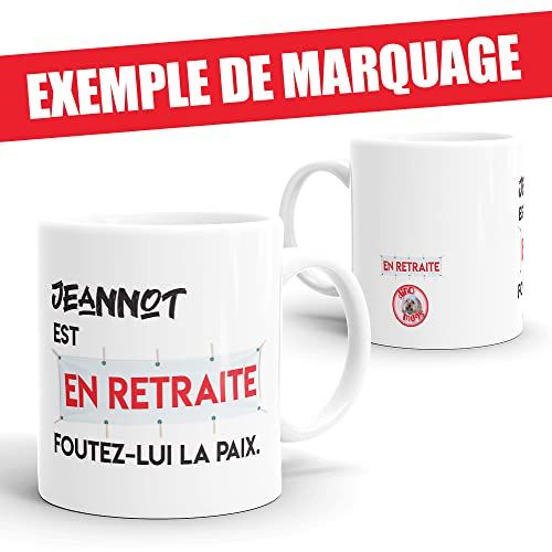 Mug personnalisable en céramique AAA pour retraite avec prénom et message humoristique, durable et micro-ondes safe.