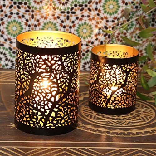 Photophore d'ambiance en métal ciselé, motifs créant des jeux d'ombre et de lumière, design estampillé Paisley.