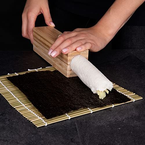 Kit complet de préparation maki sushi en bambou avec accessoires traditionnels japonais pour gastronomes.
