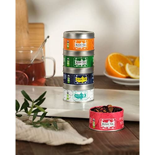 Coffret cadeau thé biologique Kusmi Tea Les Essentiels avec assortiment de saveurs.