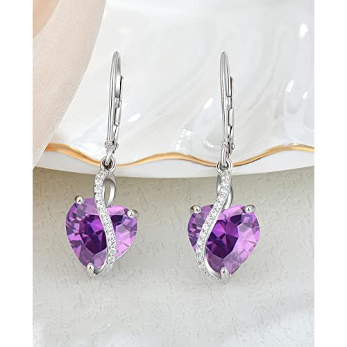 Boucles d'oreilles en argent avec améthyste en forme de cœur, symbolisant amour et passion, parfaite idée cadeau pour femme élégante.